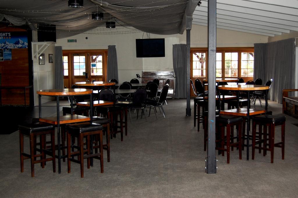 The Blue Pub Hotel Methven Exterior photo